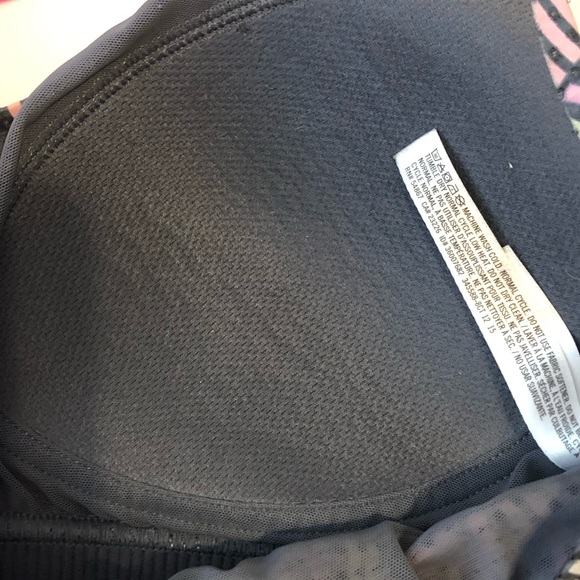Victoria’s Secret Sport sports bra 32c - Picture 5 of 6